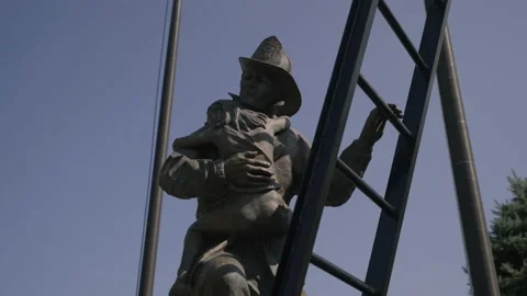 Firefighter statue 動画素材 201508442