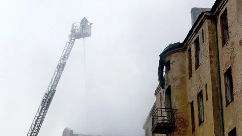 Firefighter on turntable ladder fighting fire 動画素材 99424037