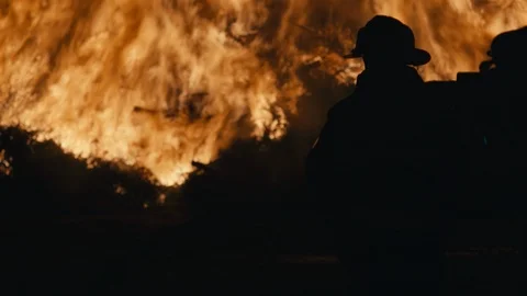 Firefighter Watches Blaze Vidéo 100939186
