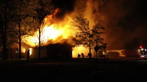Firefighters battle blaze Video stock 40289695