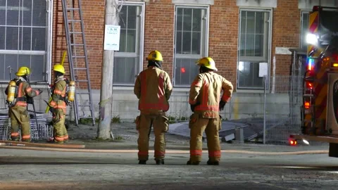 FIrefighters chatting at intervention Stock Footage 139664419