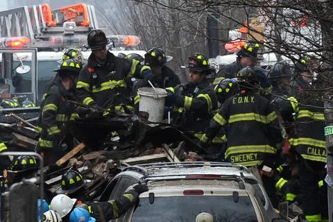  Firefighters dig through the rubble of an explosion on 116 St and Park Av... Fotos de archivo