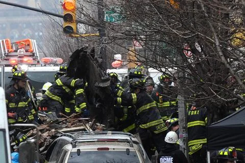  Firefighters dig through the rubble of an explosion on 116 St and Park Av... Fotos de archivo