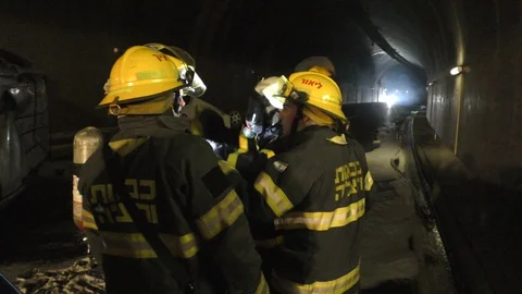 Firefighters get instructions from their commander using words and hands 스톡 동영상 90263526