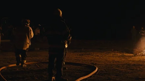 Firefighters Observe Controlled Burn Vidéo 100939084