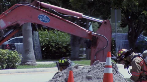 Fireman attending to gas main break 動画素材 27866426