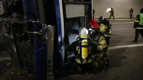 Firemen and emergency rescue workers performing disaster managing drill Vidéo 236486633