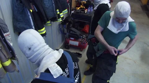 Firemen Dress quickly Vidéo 50223611