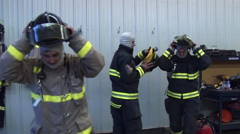 Firemen Grabbing Helmets &amp; running Vidéo 50227015