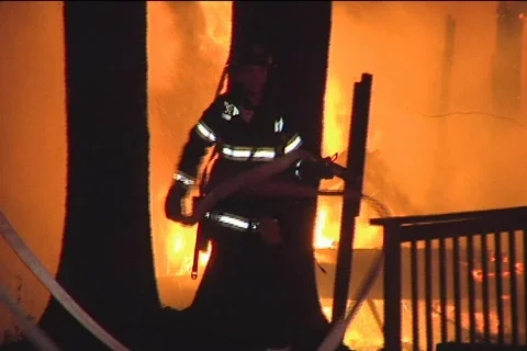 Firemen Prepare Hose to Extinguish Large Fire 動画素材 852135