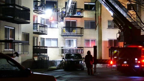 Firemen watching structure fire Video stock 114752932