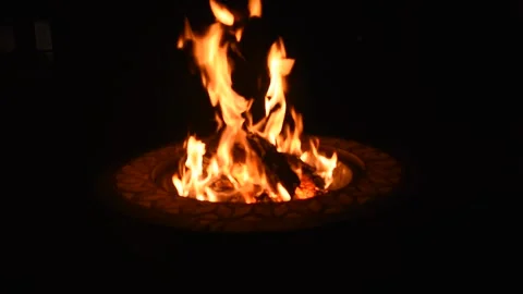Firepit at night, higher angle Video stock 140418089
