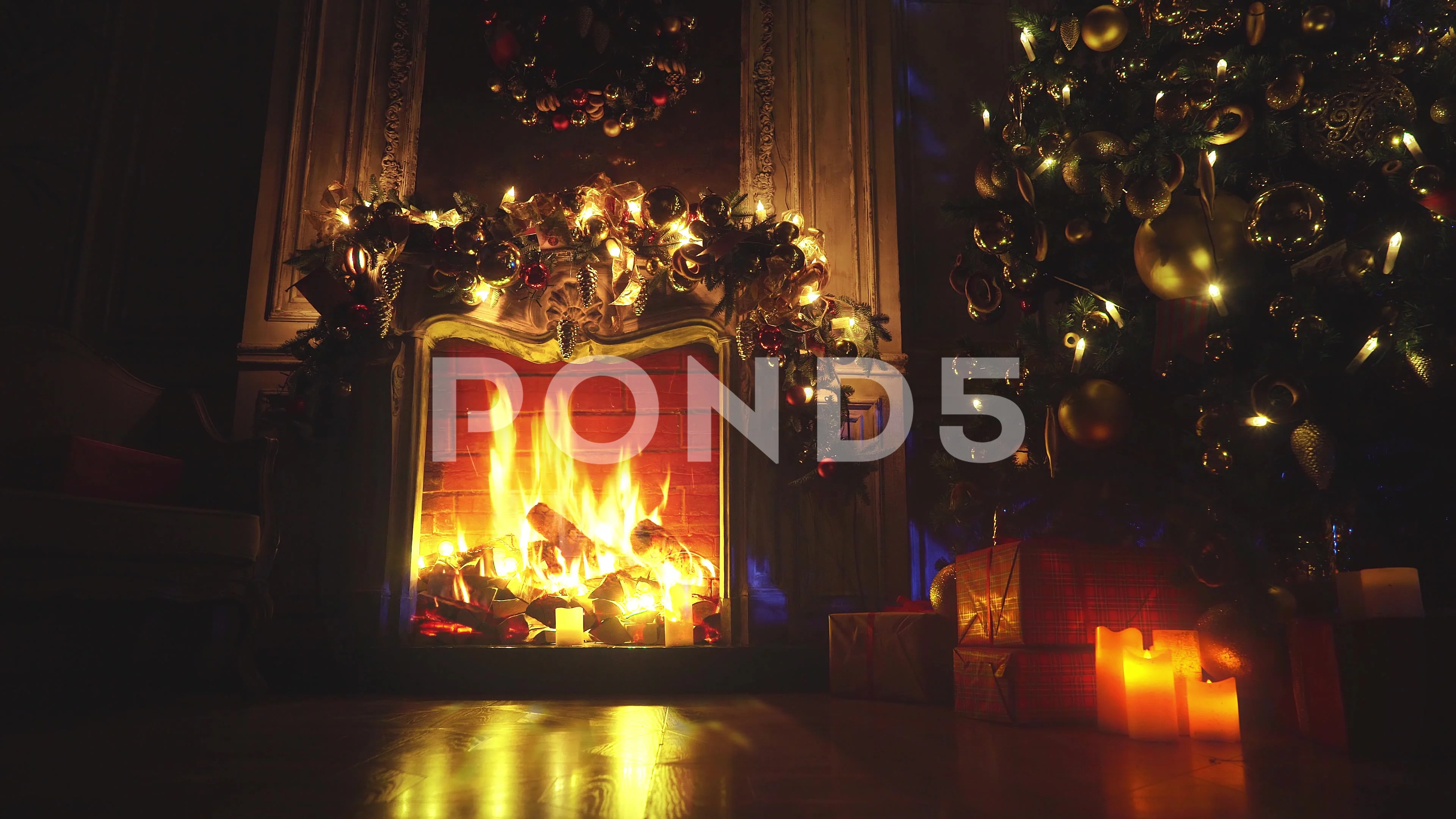 Mùa Giáng Sinh sắp đến rồi! Hãy cùng chiêm ngưỡng khoảnh khắc ấm áp của lửa đang rực cháy trên bếp lửa Giáng Sinh. Với hình ảnh lò sưởi Giáng Sinh, bạn sẽ cảm nhận được không khí lễ hội rộn ràng đang lan tỏa khắp nơi.