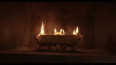 Fireplace, Fire Burning Low Vidéo 143327078