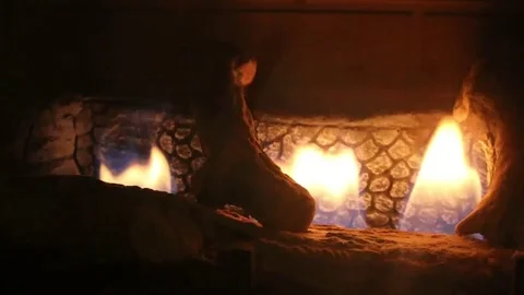 Fireplace flickers to life 2 動画素材 82850492