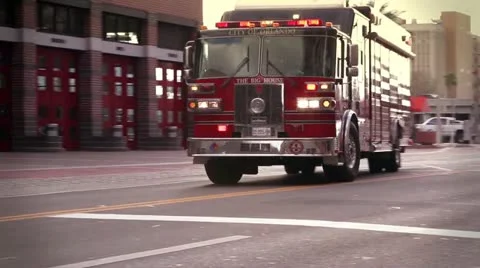 Firetruck flashing lights fire engine Video stock 21880761