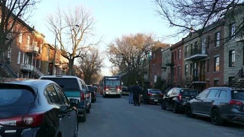 Firetruck in tiny street Video stock 138530694
