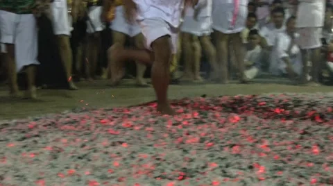 Firewalking Feet and Coals Vídeo Stock 58091310