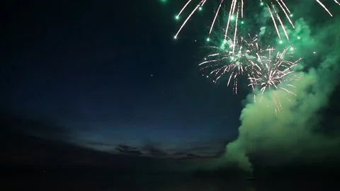 Firework in the night sky Video stock 196886097