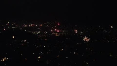 Firework over city 1 Vídeos de archivo 325742564