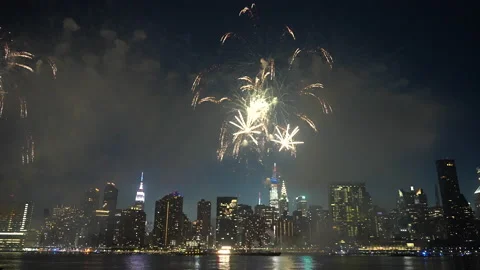 Fireworks - 4th of July (Version 2) 動画素材 157473015