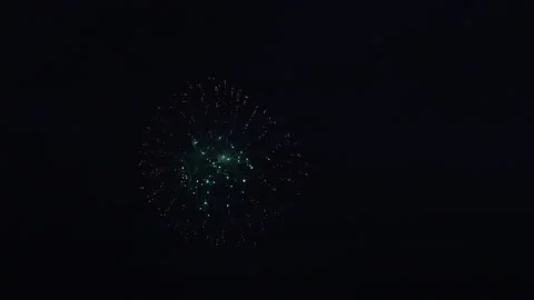 Fireworks against night sky exploding in slow motion Vídeos de archivo 204790513