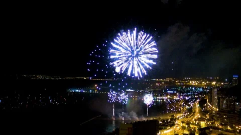 Fireworks on the beach of Alicante. Vidéo 111775407