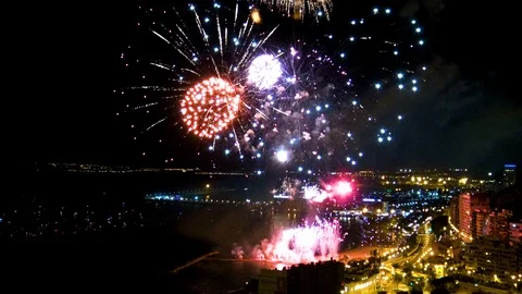 Fireworks on the beach of Alicante. Vidéo 111775533