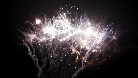 Fireworks bursting in the night sky 스톡 동영상 336468088