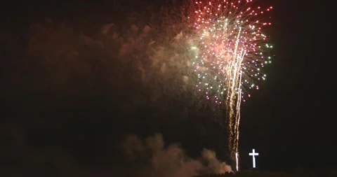 Fireworks, cross, night 库存影片 304370122