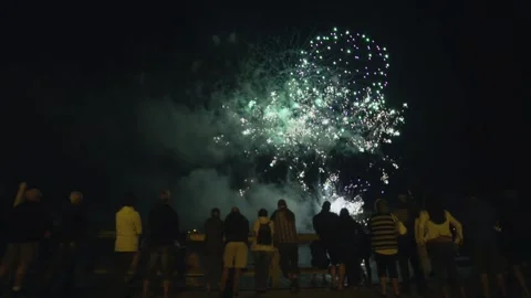 Fireworks with crowd 库存影片 230924177