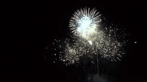 Fireworks display in night sky Video stock 140776032