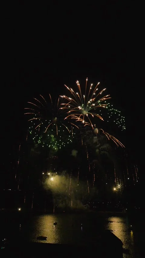Fireworks Display in Slow motion Vertical footage, Plymouth, Devon, England 스톡 동영상 282182666