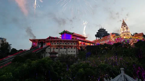 Fireworks explode above Kek Lok Si Temple in a festive night sky. Video stock 318265626