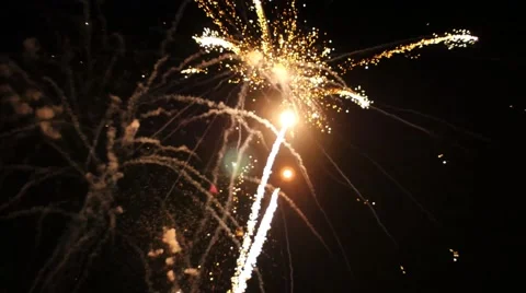 Fireworks explode in the night sky 2 Vídeos de archivo 53284798