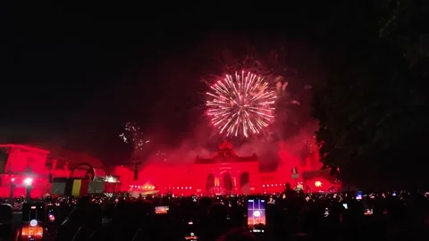 Fireworks Exploding above Crowd in Red Smoke at Cinquantenaire during Belgian 库存影片 341297971