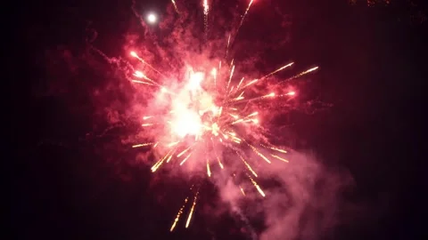 Fireworks exploding against dark night sky during festival celebration 스톡 동영상 334682150