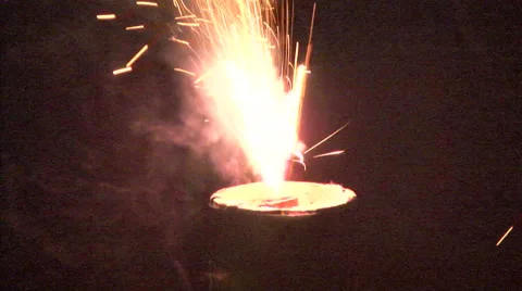 Fireworks exploding, closeup Vidéo 64803470