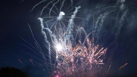 Fireworks exploding, creating colorful patterns in the night sky Fotos de archivo
