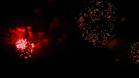 Fireworks exploding in dark night sky during celebration Stockbeeldmateriaal 338353205
