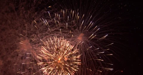 Fireworks exploding in the night sky 스톡 동영상 111985909