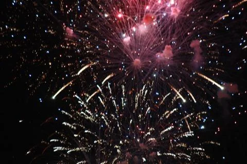 Fireworks Exploding In The Night Sky Stock-Fotos