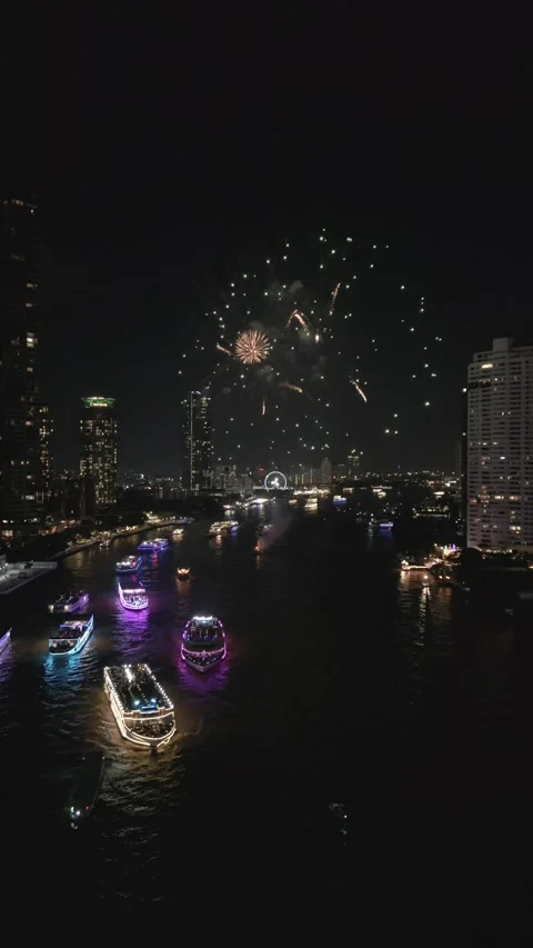 Fireworks Exploding Over Bangkok's Chao Phraya River, Thailand Video stock 335587231