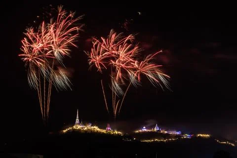 Fireworks Exploding Over Illuminated Phra Nakhon Khiri Historical Park In P.. 스톡 사진