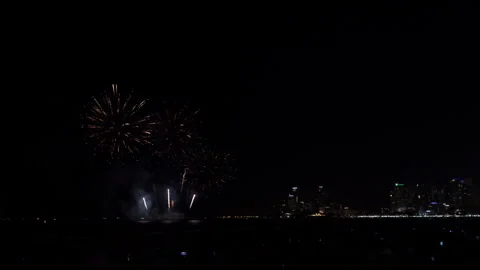 Fireworks Exploding Over Ocean Night Skyline In Pattaya Chon Buri Thailand .. Stockbeeldmateriaal 339550246