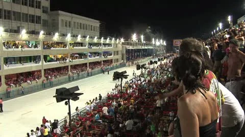 Fireworks exploding overhead 1 Stockbeeldmateriaal 19106451