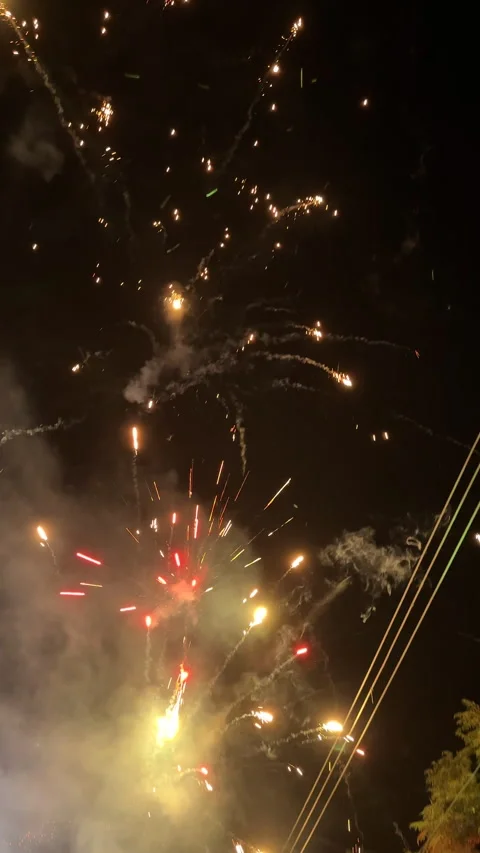 Fireworks Exploding Overhead at Night Stockbeeldmateriaal 347223547