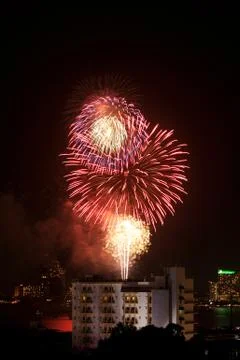 Fireworks exploding at pattaya, thailand Foto stock