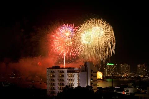 Fireworks exploding at pattaya, thailand Foto stock