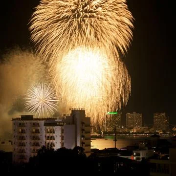Fireworks exploding at pattaya, thailand 스톡 사진
